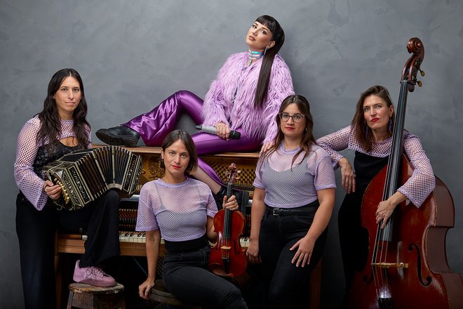 Bandbild: Camila Arriva Grupo