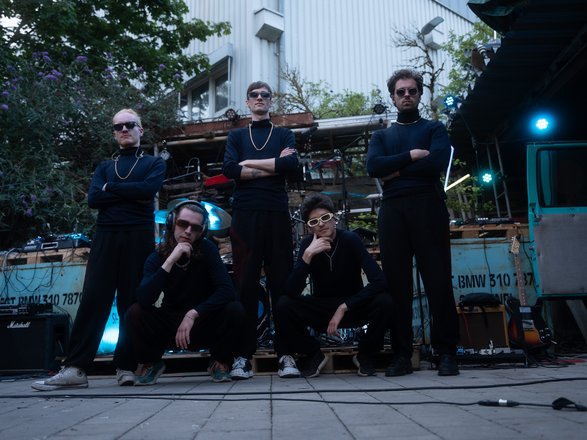 Bandbild: Fit und Brille