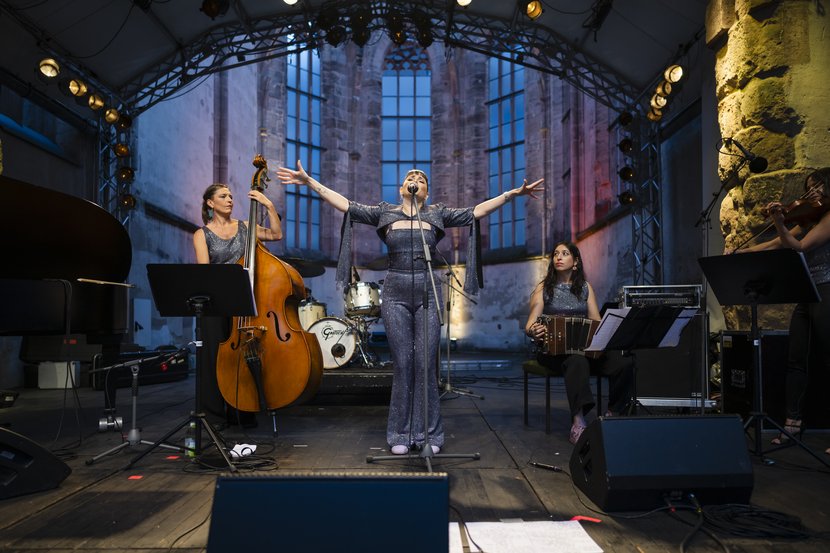 Camila Arriva Grupo (ARG)